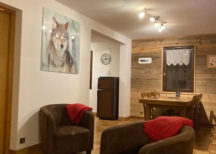 Demi Chalet Le Lachat